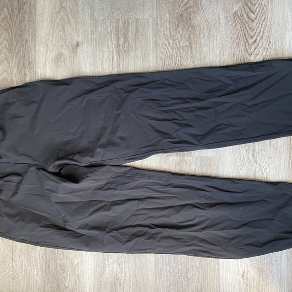 Grey cropped Lululemon track pants - Picture 4 of 4